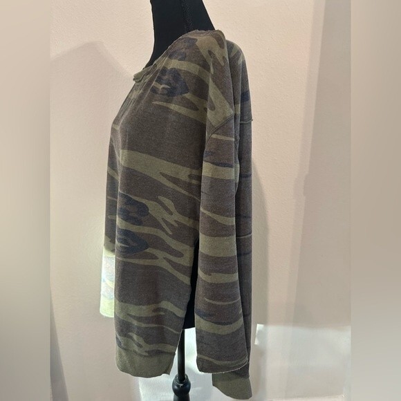 Z Supply Side Slit Cotton Blend Green Camo Weekender Pullover Size XS - Picture 5 of 12